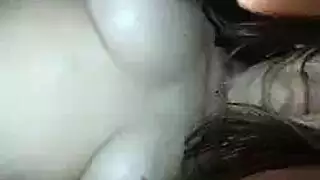 أميرة هواة ترتدي نظارات تنزل لتؤدي مصة إباحية