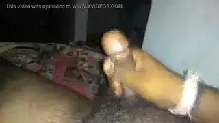 المواد الإباحية المشبعة بالبخار تجعل جسدها يهتز من النشوة