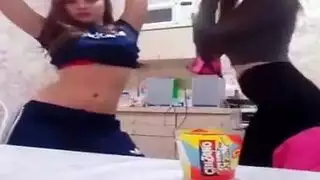 معلم مثير يضاجع تلاميذه المراهقين الروس كمكافأة خاصة