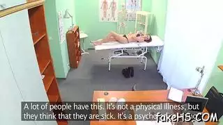 أسلوب بجانب السرير: طبيب يعطي الممرضة قذفًا عميقًا