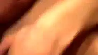 عاهرة هاوية صدرها صغير تقفز على قضيب كبير