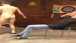 شابان يمارسان الجنس بقوة مع ثلاث عاهرات مستعدات