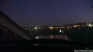 فتاة مثيرة ناضجة بثديين ناريين تُنك بقوة في طائرة خاصة