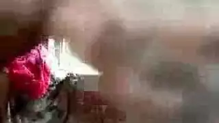 ميلفتان تفتحان ساقيهما لجلسة مص أقدام مزدوجة