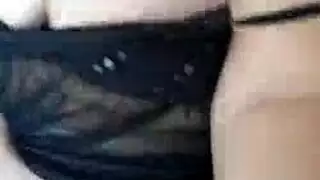 المؤخرة الحلوة تحت الشمس الحارقة