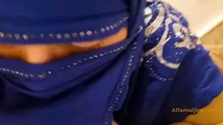 تساعد ابنها في تحريك قضيبه