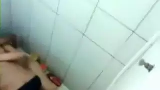 من التبول إلى استمنائي في الحمام