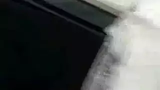 فتاة شقراء تتبول بقوة في مرحاض عام مشهد تبول صريح