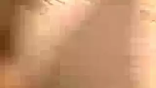 زوجة خائنة تأخذ قضيب حبيبها السابق بعمق عندما زوجها في العمل