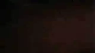 إصبع وتغطية كاملة بالسائل المنوي بينما الزوج يراقب