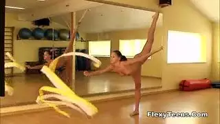 أشرطة جنس حيوانات: عاهرات صغيرات يهيجن