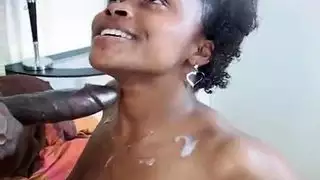 مؤخرة الفتاة العربية الممتلئة تتعرض لقضيب قوي