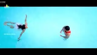 فتاة لطيفة تتحول إلى وحشية في فيديو جماع حميمي