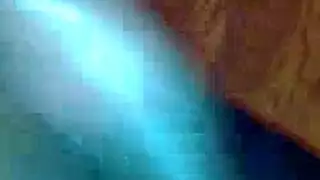 فتاة سمراء مليئة الجسم تأخذ قذفًا إباحيًا ساخنًا على وجهها