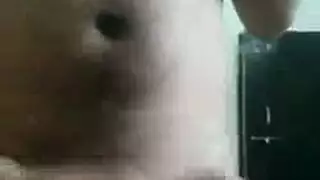 إباحيات مثلية مثيرة: مص عميق وبلع السائل المنوي