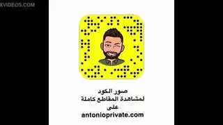 أنطونيو يفقد ابنة الخادمة الصغيرة عذريتها في مشهد إباحي