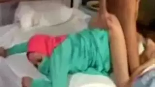 الزوجه تطلب من زوجها اني يحضر صديقه دياثه مترجم