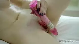 بنات يلعبان بكسهما لعب مجنون حتى تقذف الاخرى