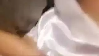 سمراء هواة مثارة تحب المص ثم تضرب فتحاتها بعمق