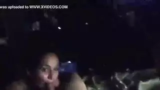 فناء هذا المرآب القذر يستضيف فيلماً إباحياً أوروبياً سحاقياً مثيراً