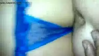 فتاة حمراء الشعر تأخذ ضربات قاسية من أليكس القوي