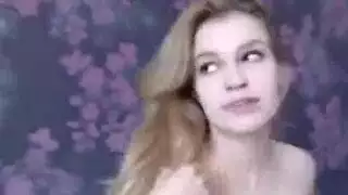 حبيب سابق يقدم القضيب اليومي لمراهقة سمراء يائسة