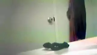 جنس جماعي مباشر: عاهرات ناضجات تركب القضيب في عرض متلصص إباحي