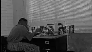 تجربة شهوانية: أنابيب زجاجية تقطر على انتصاب