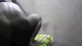 سكس أم وابن صريح: دفقات عميقة في فرجها