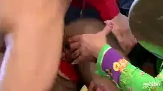 مرا تعرض نفسها لجوزها المسافر