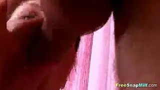 السمراء المثيرة تبلع بقوة على قارب الصيد