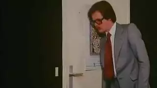 سكس مكتبي إيطالي: سكرتيرة تأخذ نيك خشن على المكتب من مديرها