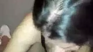 سمراء يائسة تبتلع القضيب بعمق لجلسة جنس صعبة