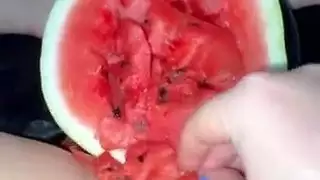 إباحية مراهقة صريحة: مضاعفة هزات الجماع في فرجها الضيق