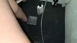 مشهد دش إباحي: استمناء لجسم مراهقة مثالي