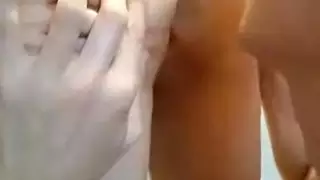 مراهقة عربية جميلة تفقد عذريتها في مشهد جماعي مكثف