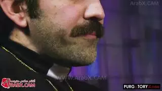 شهوة مقدسة: الكاهن والجميلة في مشهد جنس صريح