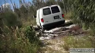 ممارسة جنسية علنية وحشية: خيال شاب للجنس الخشن