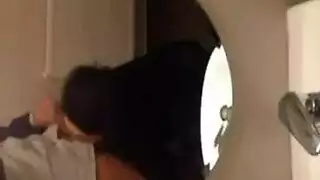 رضع في الحمام العام و شرموطة تمص الزب و الشاب في اعلى شهوة و حرارة