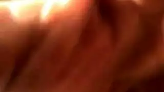 الزوج النياك يثقب زوجته الشقراء حتى هزة الجماع الصارخة