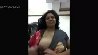 حارقة تظهر صدرها الكبير على تيك توك لعشيقها السري