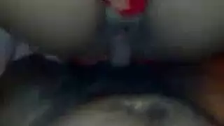 مهبل فسيح يتعامل مع قضيب ضخم وخصيتين