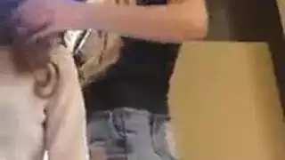 ليلة هادئة، هزة جماع صاخبة: امرأة ناضجة نائمة تتلقى قذفة