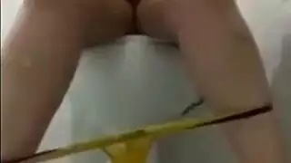 شرموطة عربية حامل تكشف بزازها الجميلة و تلعب