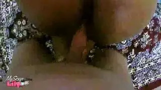 عاهرة هندية سوداء تناك من عميل أبيض في مشهد إكس إكس إكس