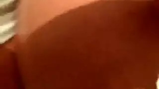 جلسة شرجية إكس إكس إكس: حفلة جنس في حمام الفندق