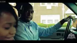 طالبة تايلاندية تبدو صغيرة السن تأخذ قضيب معلمها فموياً