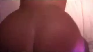 فيلم إباحي للأم العربية الشهيرة نجوى كرم مركز على الصدر