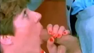 إباحية كلاسيكية: تقييد بالحزام ونكح الثقب المبلل