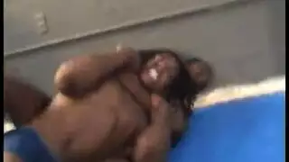 حل شركة: طاقم جنس مخصص للموظفين المحتاجين